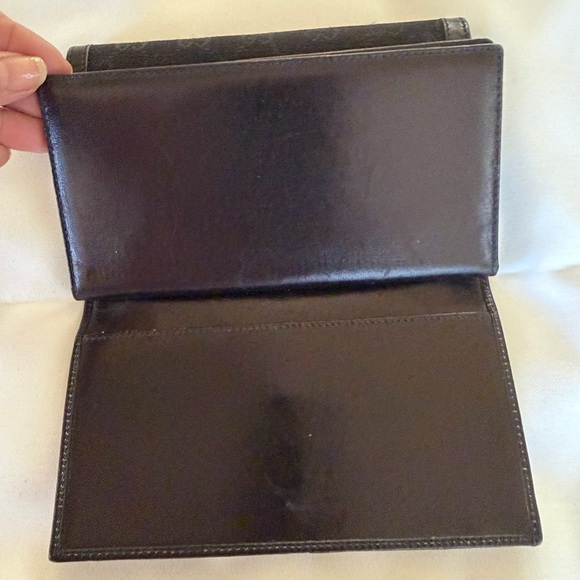 Vintage Gucci Black Leather wallet with signature GG’s - Picture 10 of 13